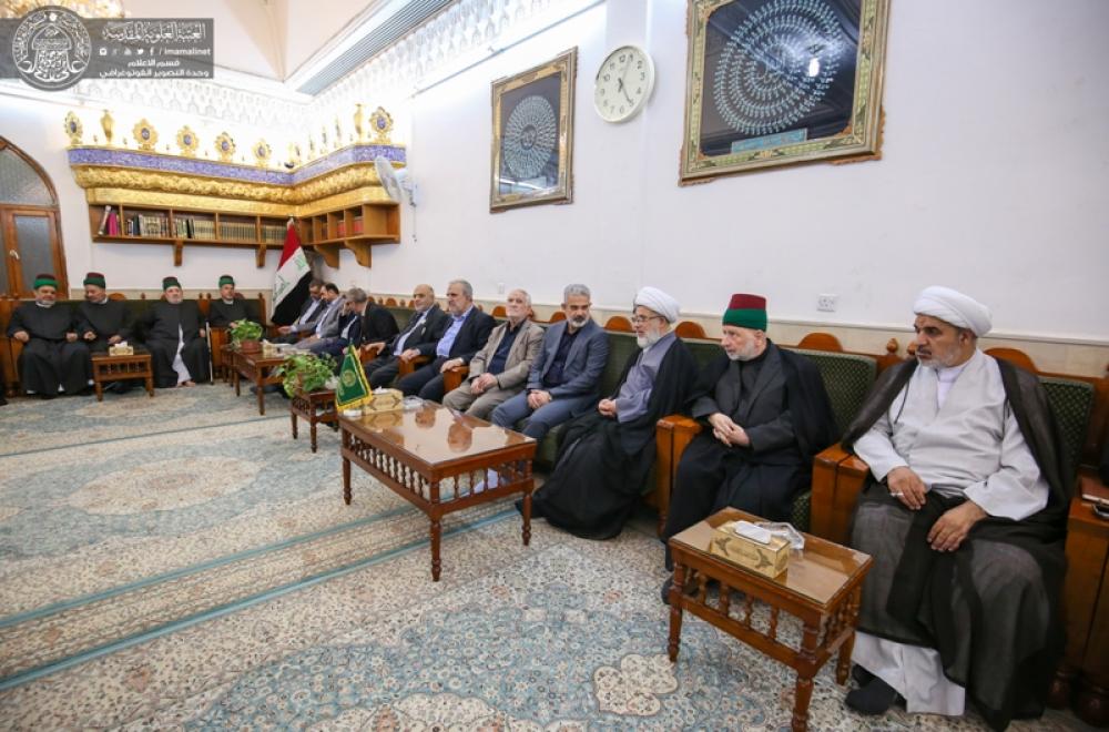 متولي ومسؤولو العتبة الحسينية المقدسة يتشرفون بزيارة مرقد أمير المؤمنين (عليه السلام)