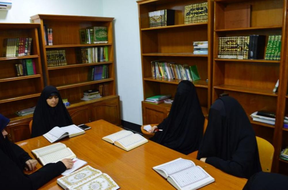 معهد الكوثر القرآني النسوي يقيم دورة تخصصية في تعليم المقامات القرآنية والأداء الصوتي لكوادره القرآنية