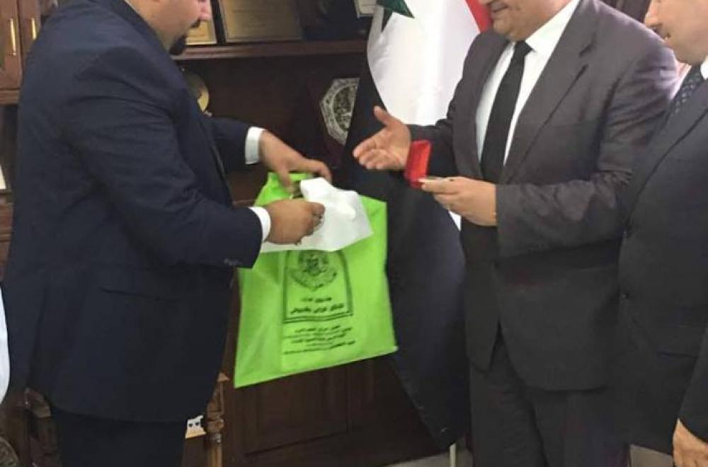 وزير الزراعة السوري يشيد بمشاركة العتبة العلوية المقدسة بمعرض دمشق السنوي للزهور