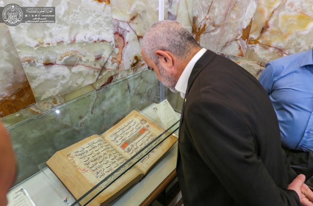العتبة العلوية تعرض مخطوطة للمصحف الشريف بخط أمير المؤمنين " عليه السلام "  