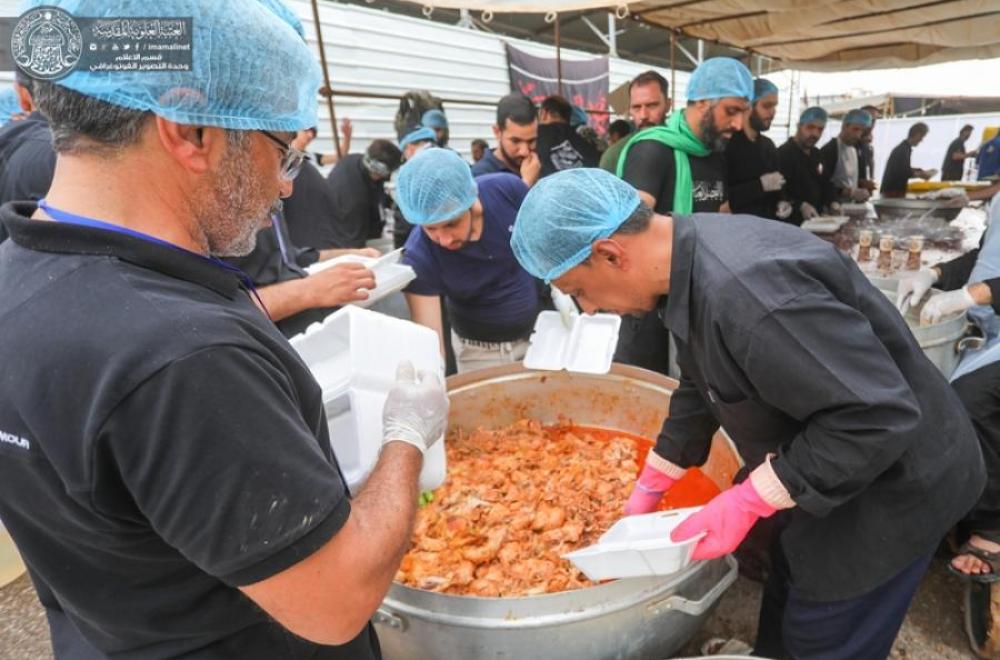 مدينة الإمام علي (عليه السلام) توزع أكثر من (30) ألف وجبة طعام للزائرين يومياً