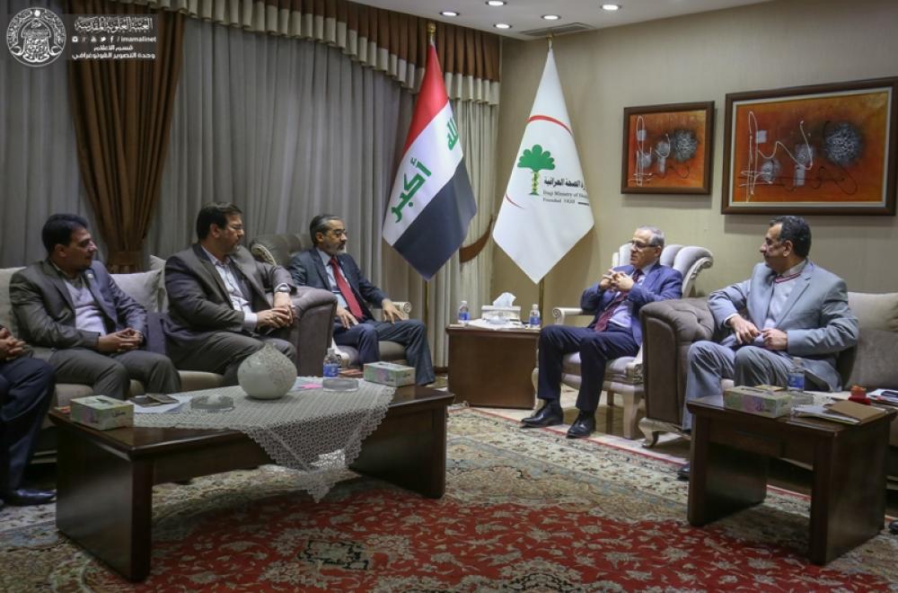 وفد العتبة العلوية المقدسة يلتقي بوزير الصحة العراقي في مبنى الوزارة ويبحث عدداً من المواضيع المهمة
