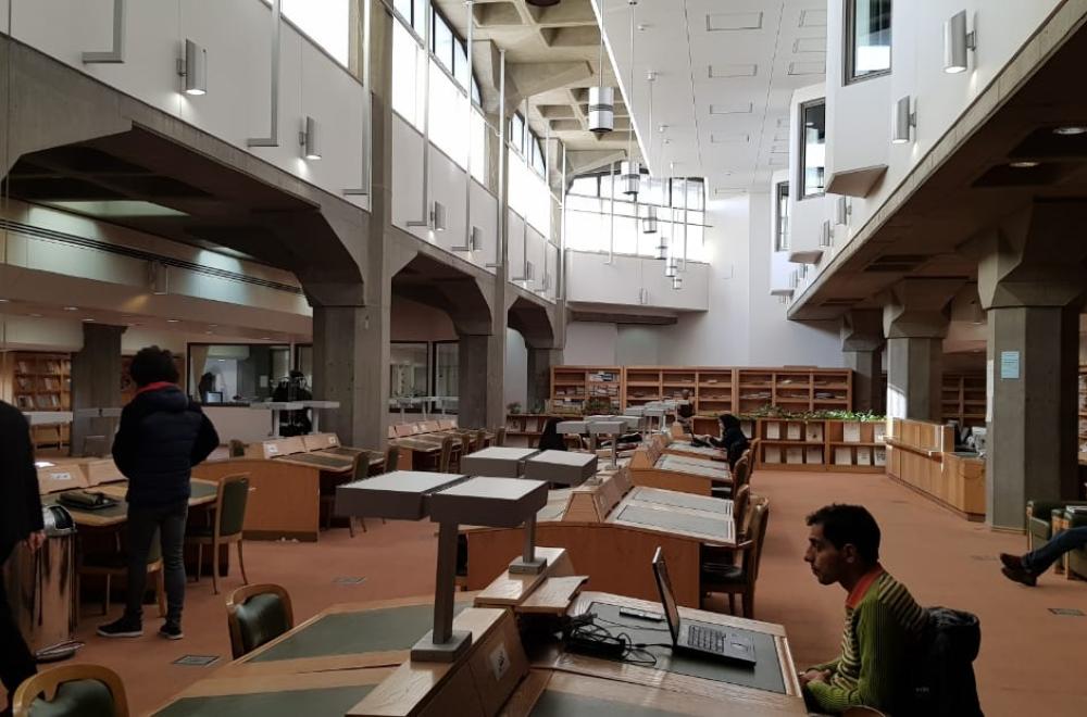 وفد العتبة العلوية المقدسة يزور المكتبة الوطنية في طهران ويطلع على أهم الإصدارات الموجودة فيها