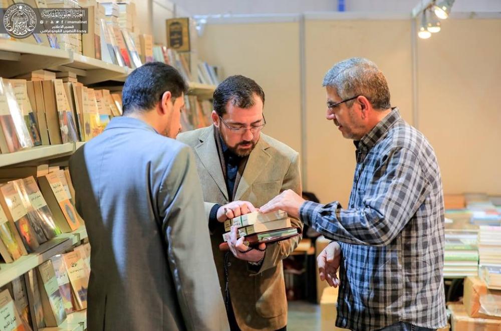 مكتبة الروضة الحيدرية ترفد أقسامها بآلاف الكتب والعناوين من معرض بغداد الدولي