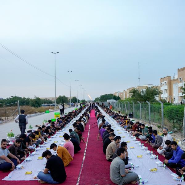 من ضمن برنامج شهر رمضان المبارك .. العتبة العلوية المقدسة تقيم مأدبة إفطار لطلبة الأقسام الداخلية في جامعة الكوفة