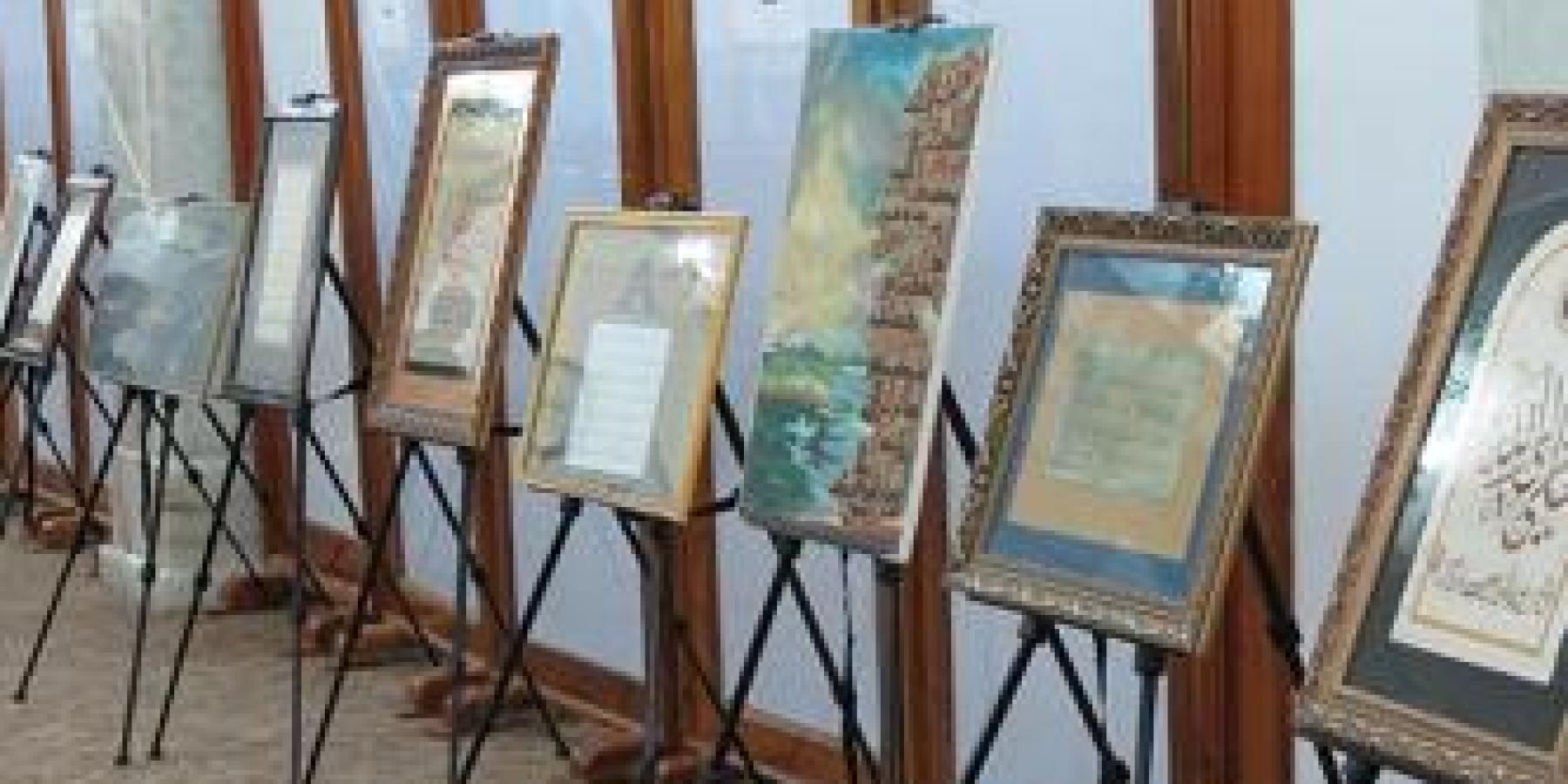 على هامش مهرجان الغدير العالمي الاول افتتاح معرض الخط العربي في الصحن الحيدري الشريف