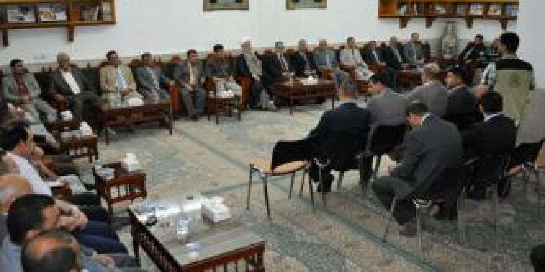 سماحة الأمين العام للعتبة العلوية المقدسة يلتقي بوفد المحامين والحقوقيين العراقيين