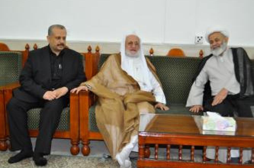 رئيس ديوان الوقف الشيعي يتشرف بزيارة العتبة العلوية المقدسة