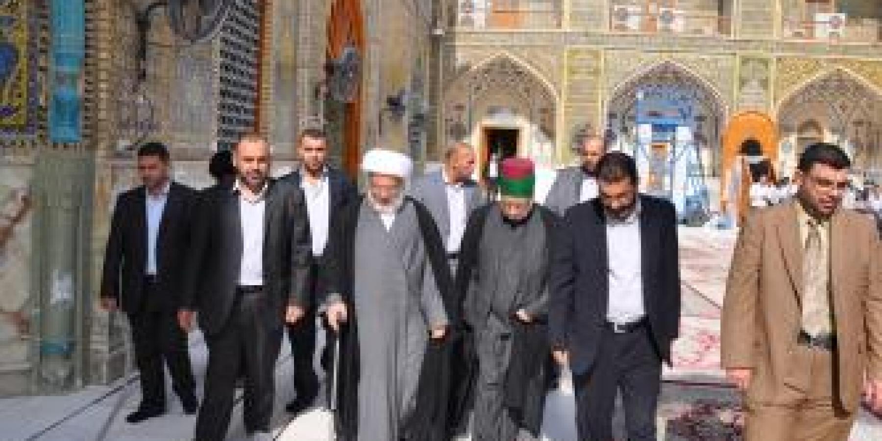 الأمين العام للعتبة الحسينية المقدسة يزور الحرم الحيدري المقدس