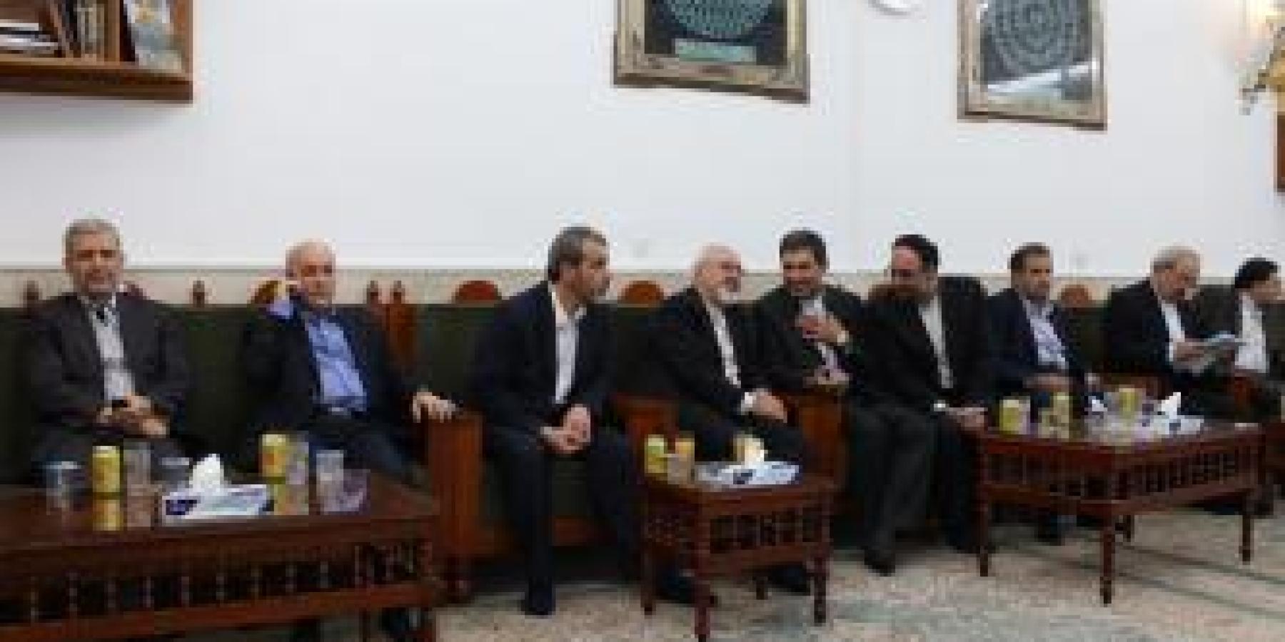 وزير الخارجية الايراني يتشرّف بزيارة مرقد الإمام علي بن أبي طالب (عليه السلام)