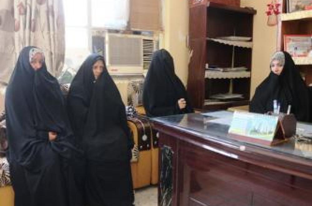 وحدة الصحافة النسوية في قسم إعلام العتبة المقدسة تزور عدد من المدارس في نواحي مدينة النجف الاشرف