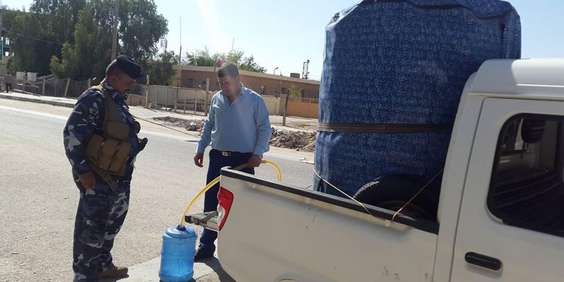 العتبة العلوية المقدسة تقوم بتوزيع المياه النقية الباردة لأكثر من 250 نقطة خدمية في محافظة النجف الأشرف  