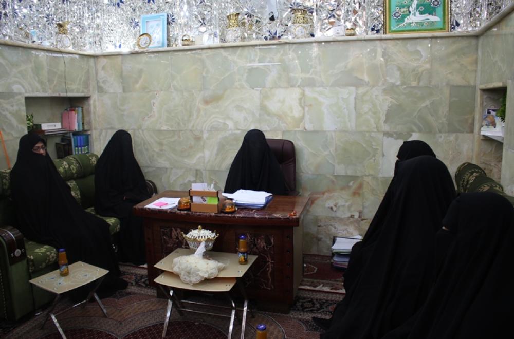 وفد نسوي من العتبة الحسينية المقدسة يزور قسم الشؤون النسوية في العتبة العلوية المقدسة